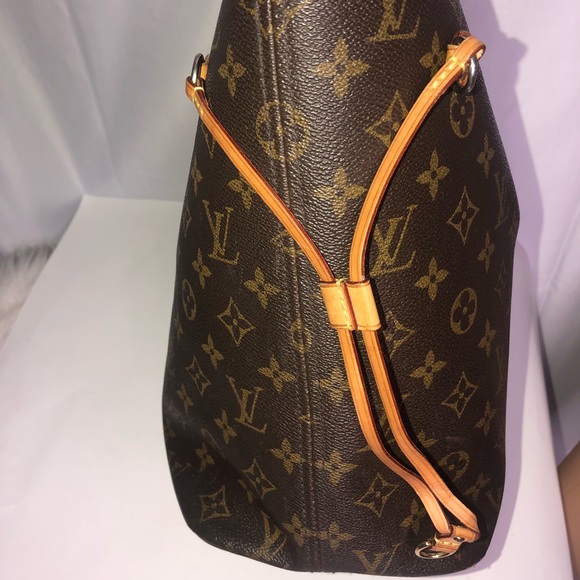 Louis Vuitton Monogram Neverfull MM Tote - Picture 6 of 8